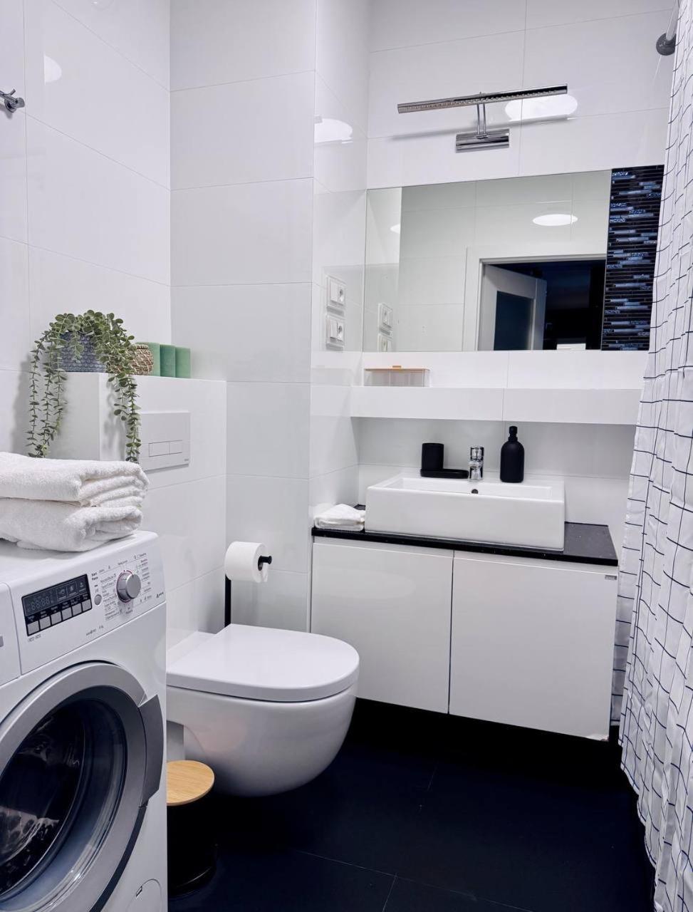 C- Home4U - Apartment With A City View Close To Aquapark, Parking In Secured Area Krasków Exterior foto